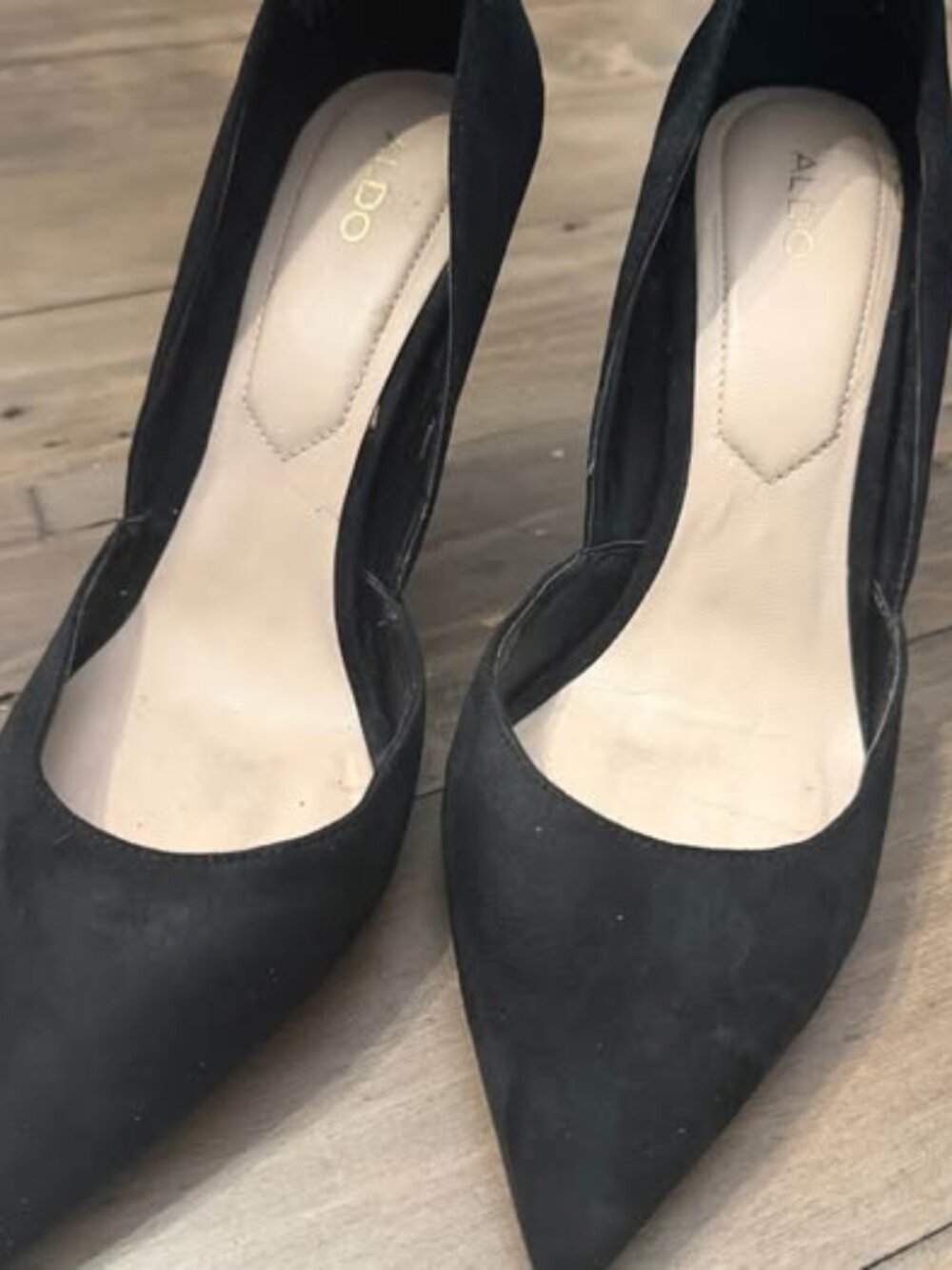 Beautiful classic ALDO black pointed-toe stiletto heels, women’s size 8.5.